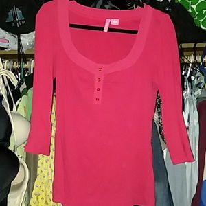 Darling, flattering tshirt material top